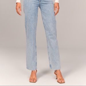 Abercrombie 90s High Rise Straight Jean, Light Wash